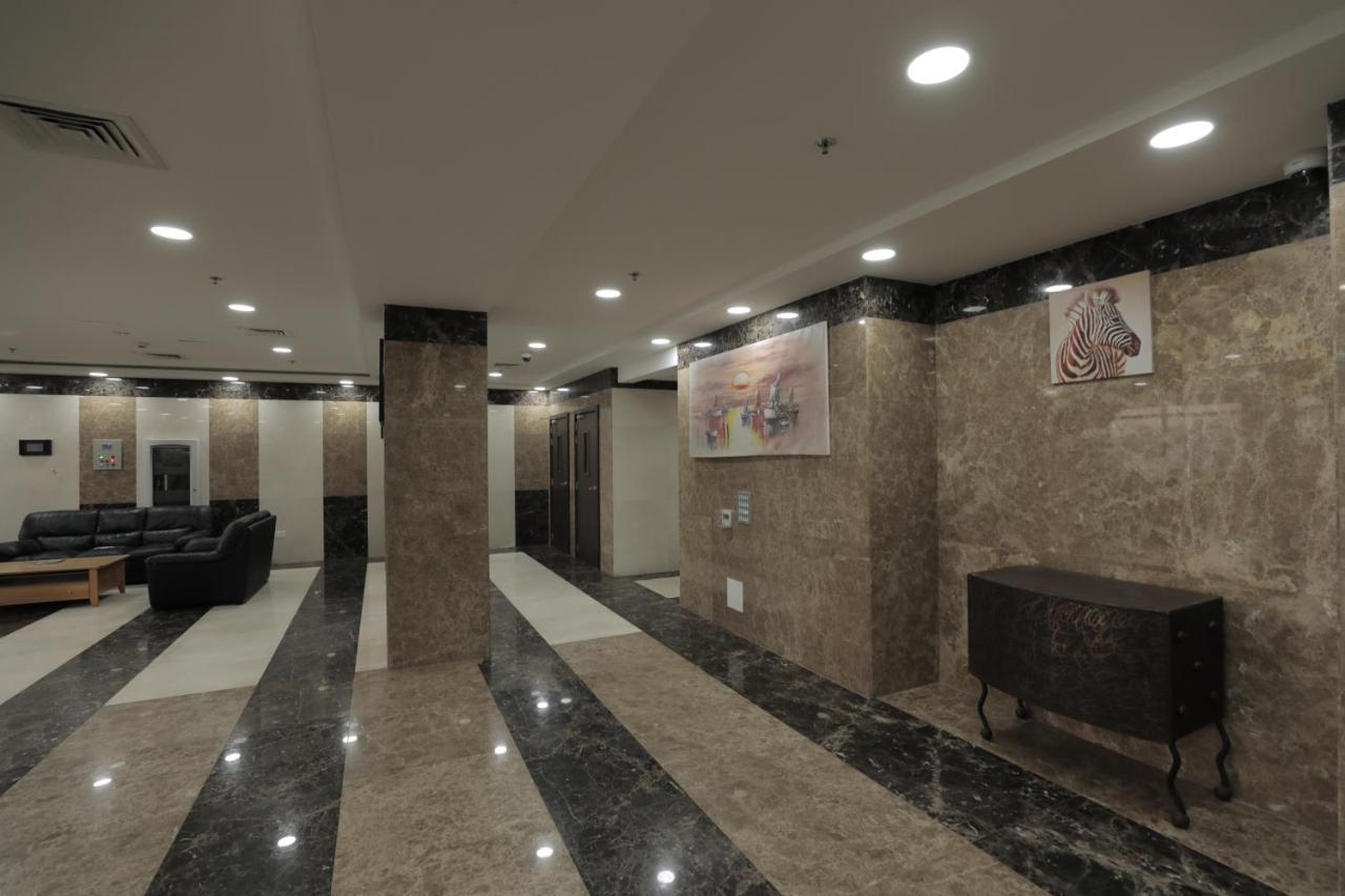 Cozy And Small Partitions For Men Guests In Apartamento Dubai