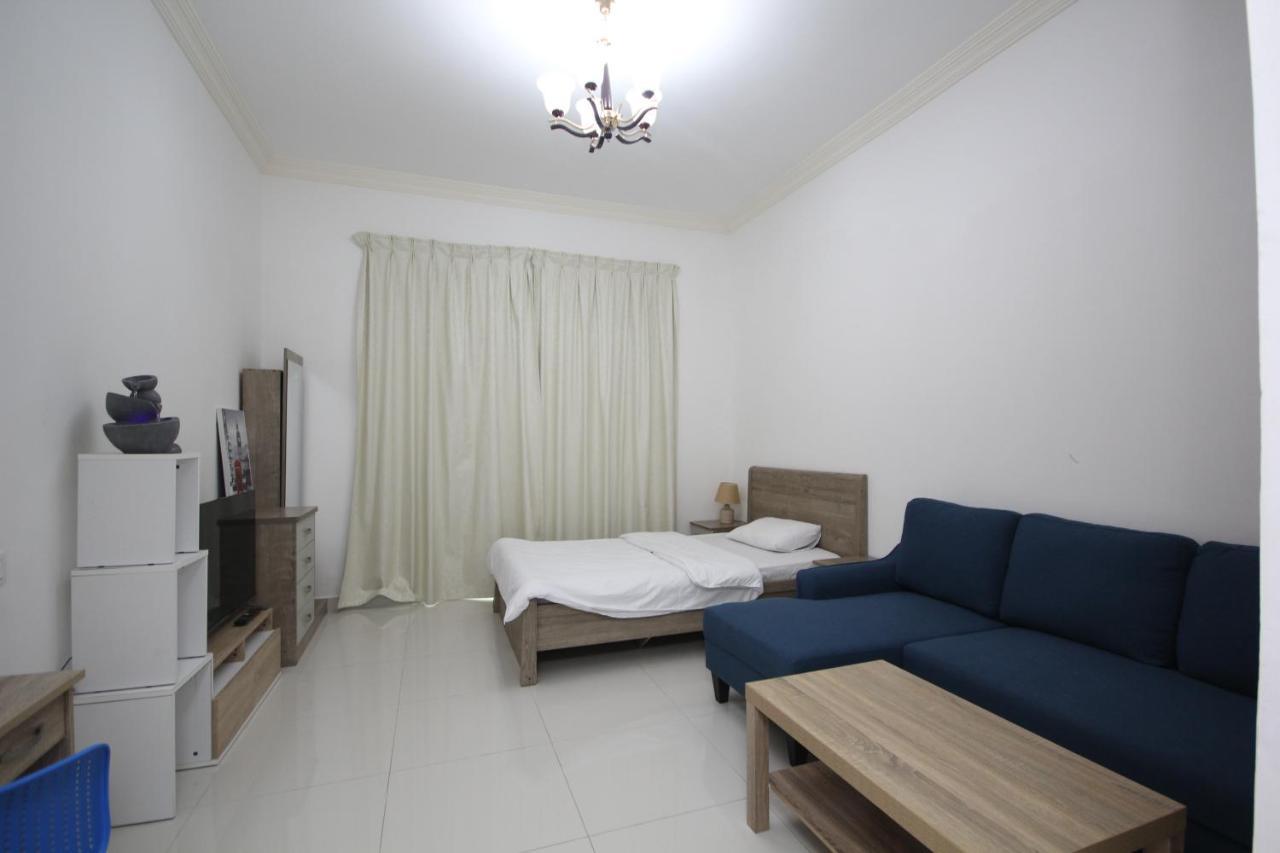 Cozy And Small Partitions For Men Guests In Apartamento *