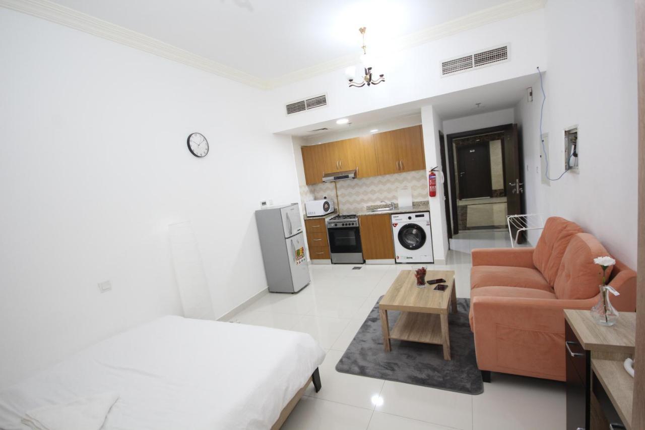 Cozy And Small Partitions For Men Guests In Apartamento *