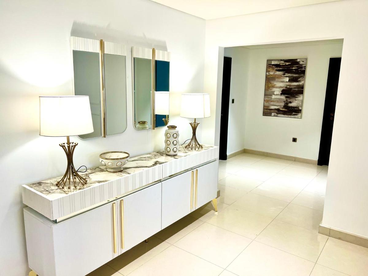 Spacious 4 Bd With Amazing Sea View *
