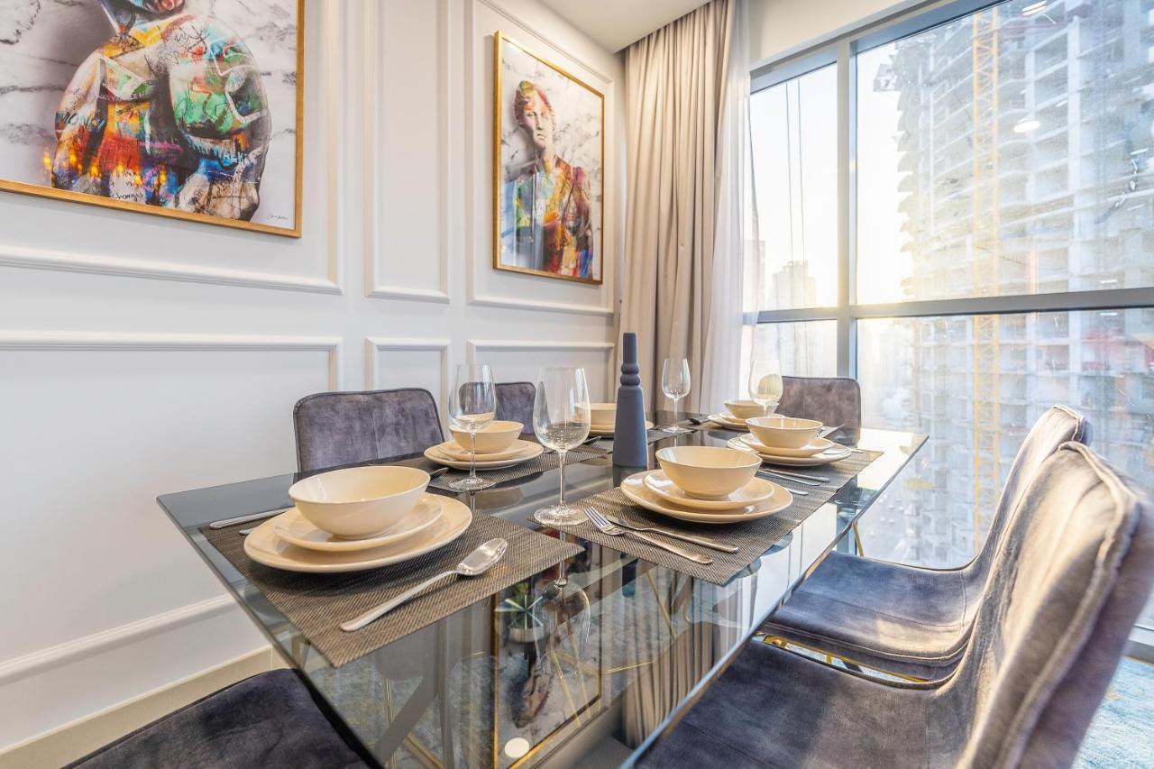 Apartamento Spacious Art Deco With Burj & Canal Views Dubái