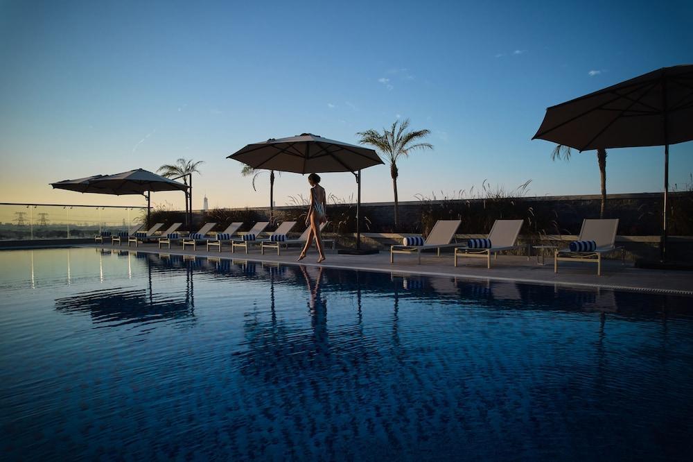 Novotel Jumeirah Village Triangle Dubái