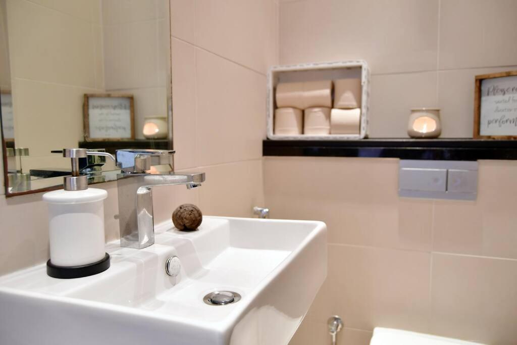 Appartamento Stylish 1-br Marina View Apt In Silverene Tower *