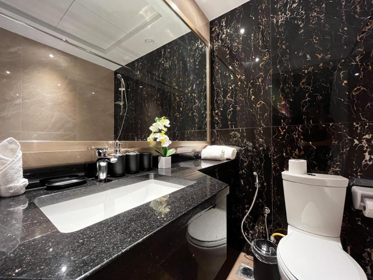 Apartemen Trophy Elite Elegance With Panaromic Burj Khalifa Views Dubai