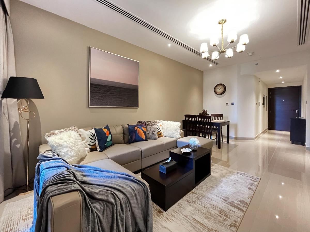 Apartemen Trophy Elite Elegance With Panaromic Burj Khalifa Views