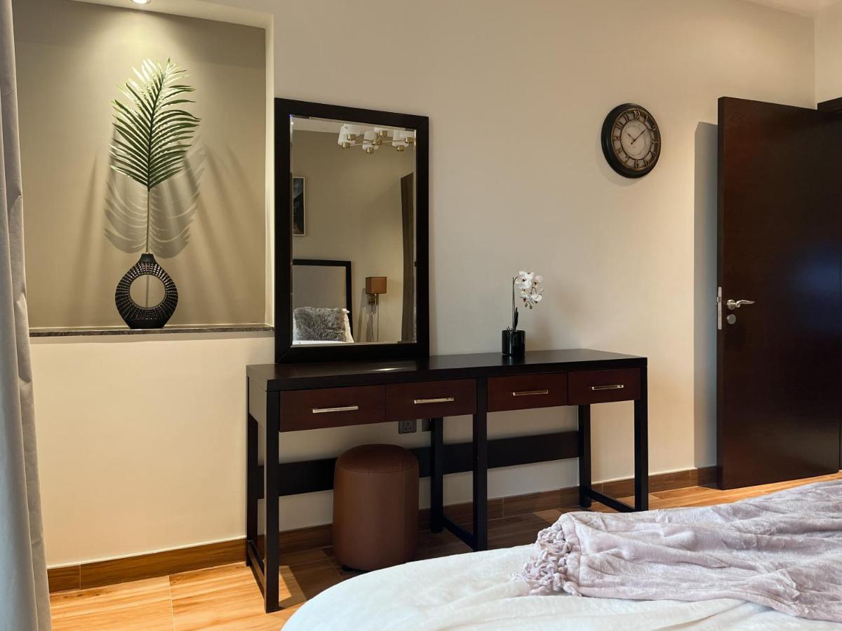 Apartemen Trophy Elite Elegance With Panaromic Burj Khalifa Views Dubai