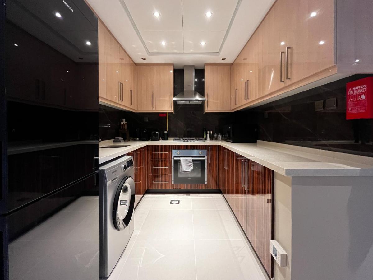 Trophy Elite Elegance With Panaromic Burj Khalifa Views *