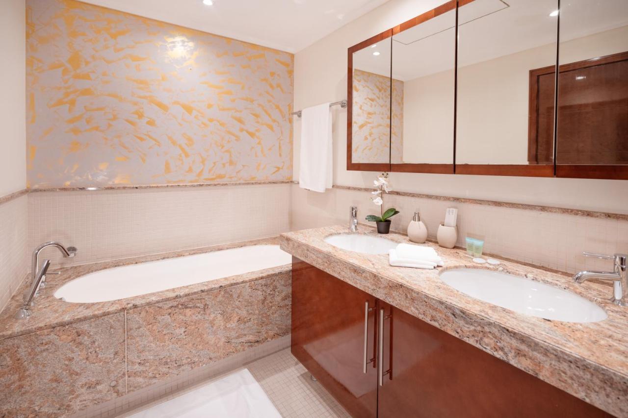 Elite Royal Apartment: Panoramic Burj Khalifa View *