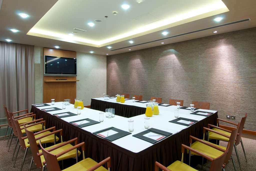 Montreal Barsha Hotel Dubai