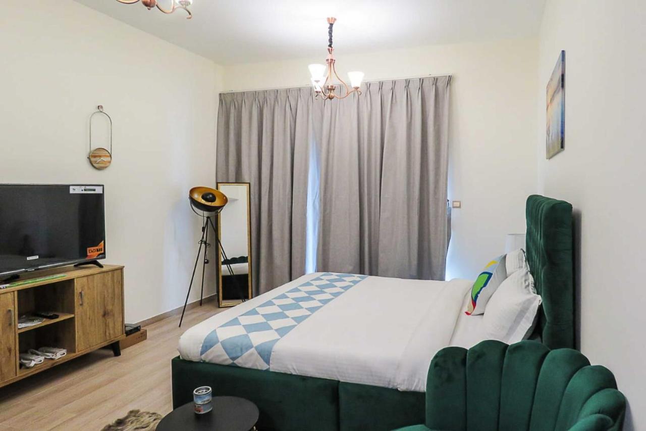OYO 860 Home MAYA 4 TOWER - Studio, JVT Dubai