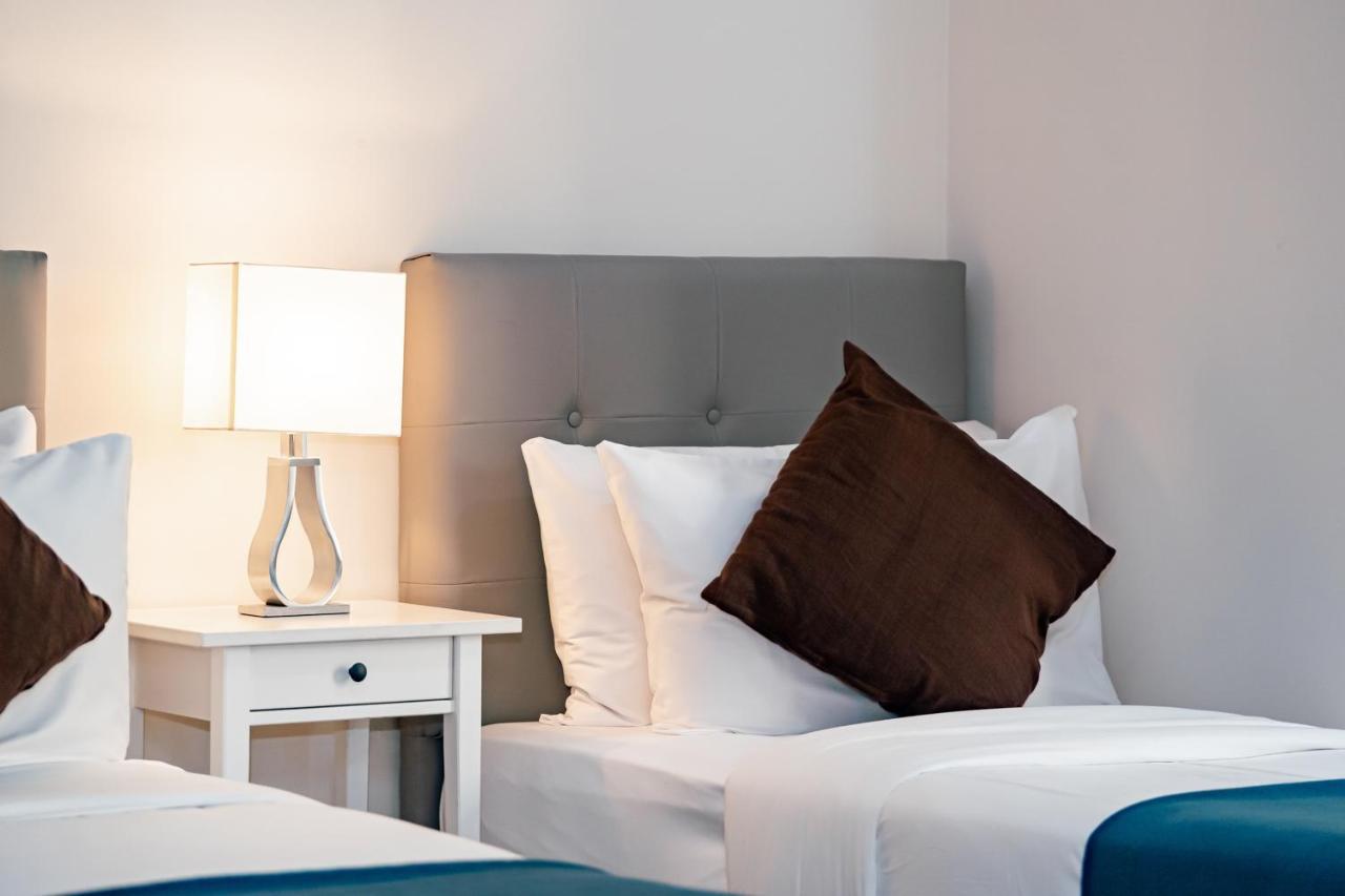 Apartemen Higuests - Modern Apt In Jbr With Pool, Gym, And Kid's Area *