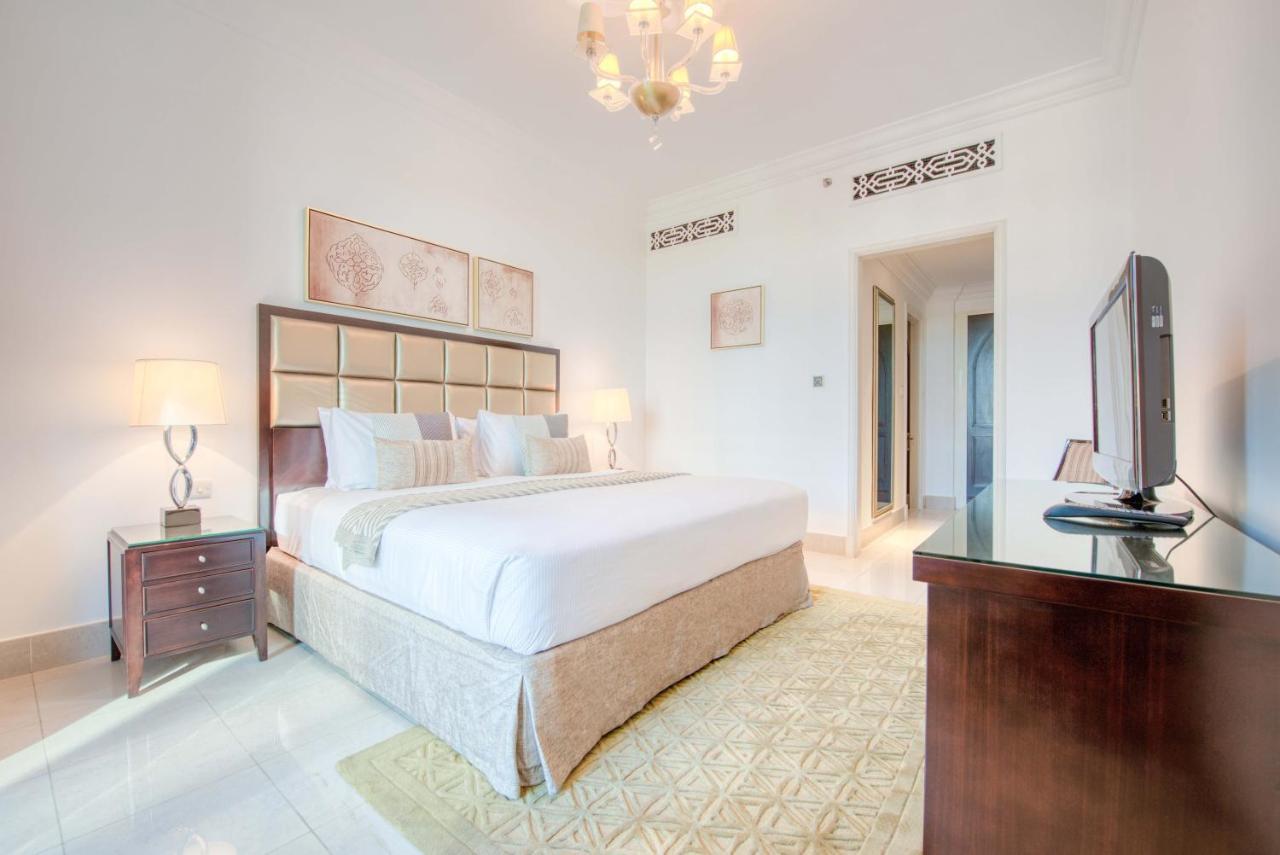 Maison Privee - Opulent Apt Beside Mall W Burj Khalifa Views *