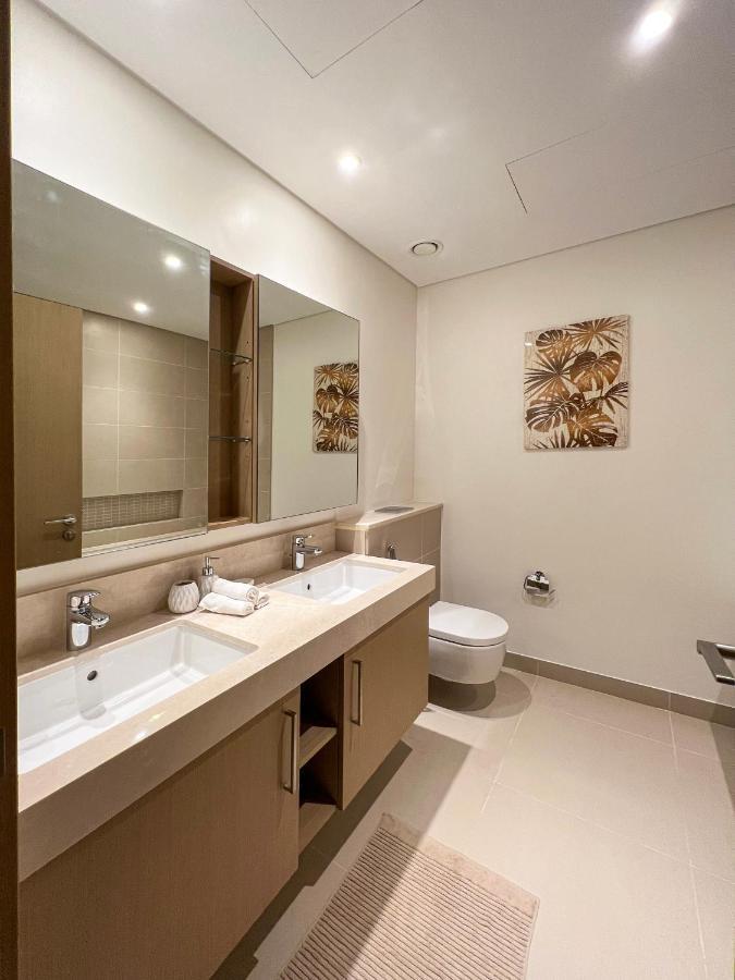 Plush Homes - Panoramic Beach View Chic 2 Bedroom In Marina Lejlighed