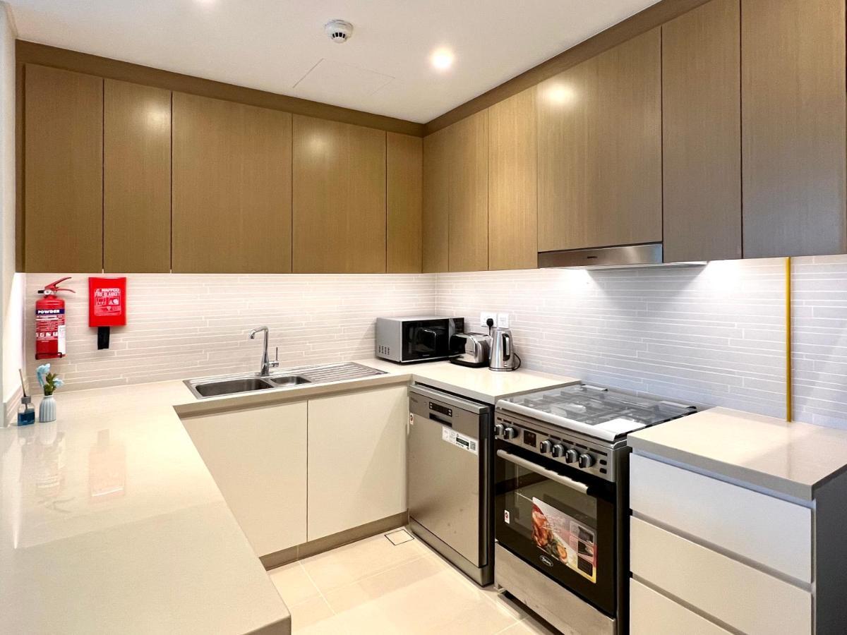 Plush Homes - Panoramic Beach View Chic 2 Bedroom In Marina Lejlighed *