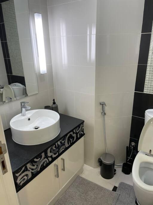 Apartamento Luxury Living & Fully-furnished 3 Bedroom Next To Mall *
