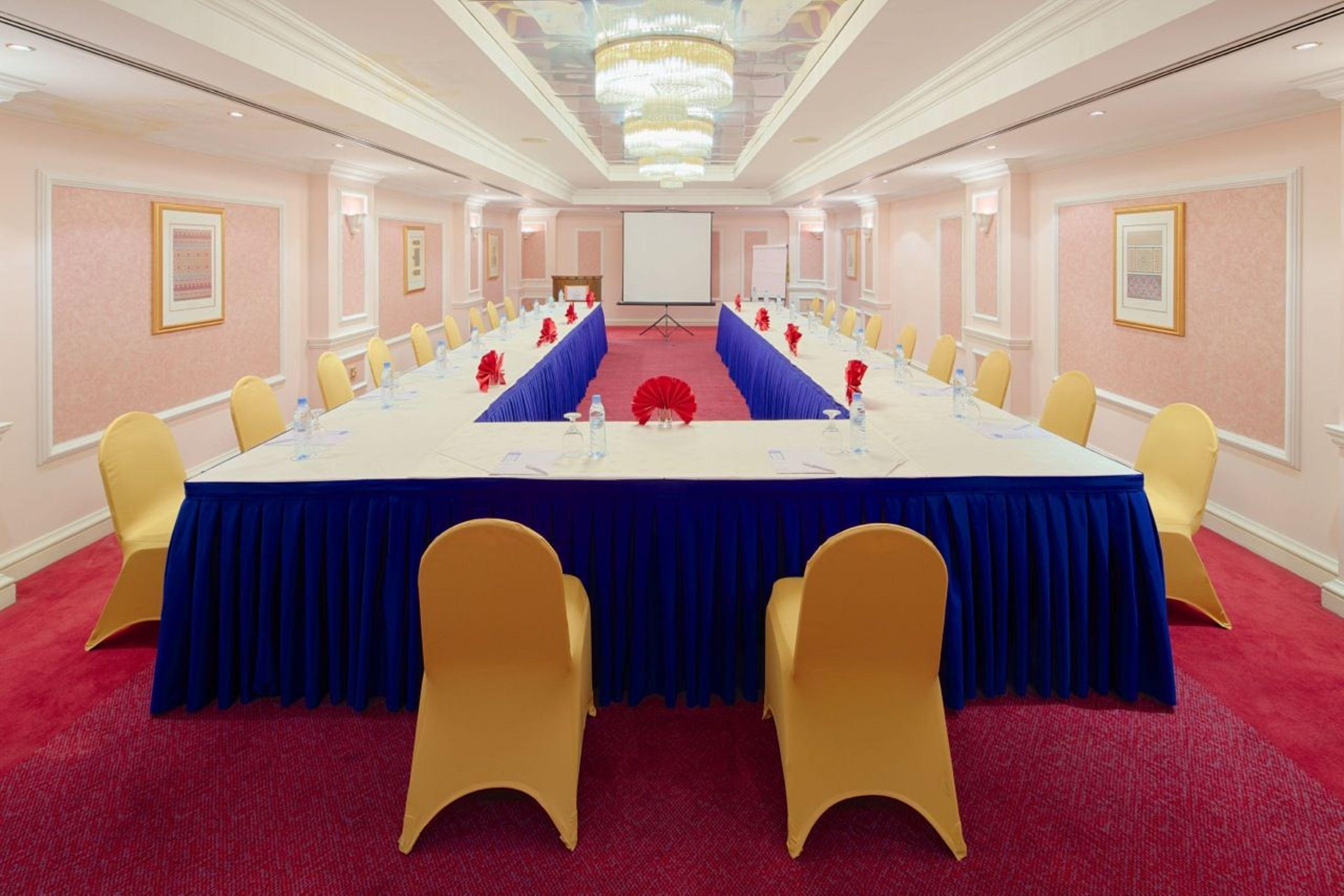 Riviera Hotell 4*