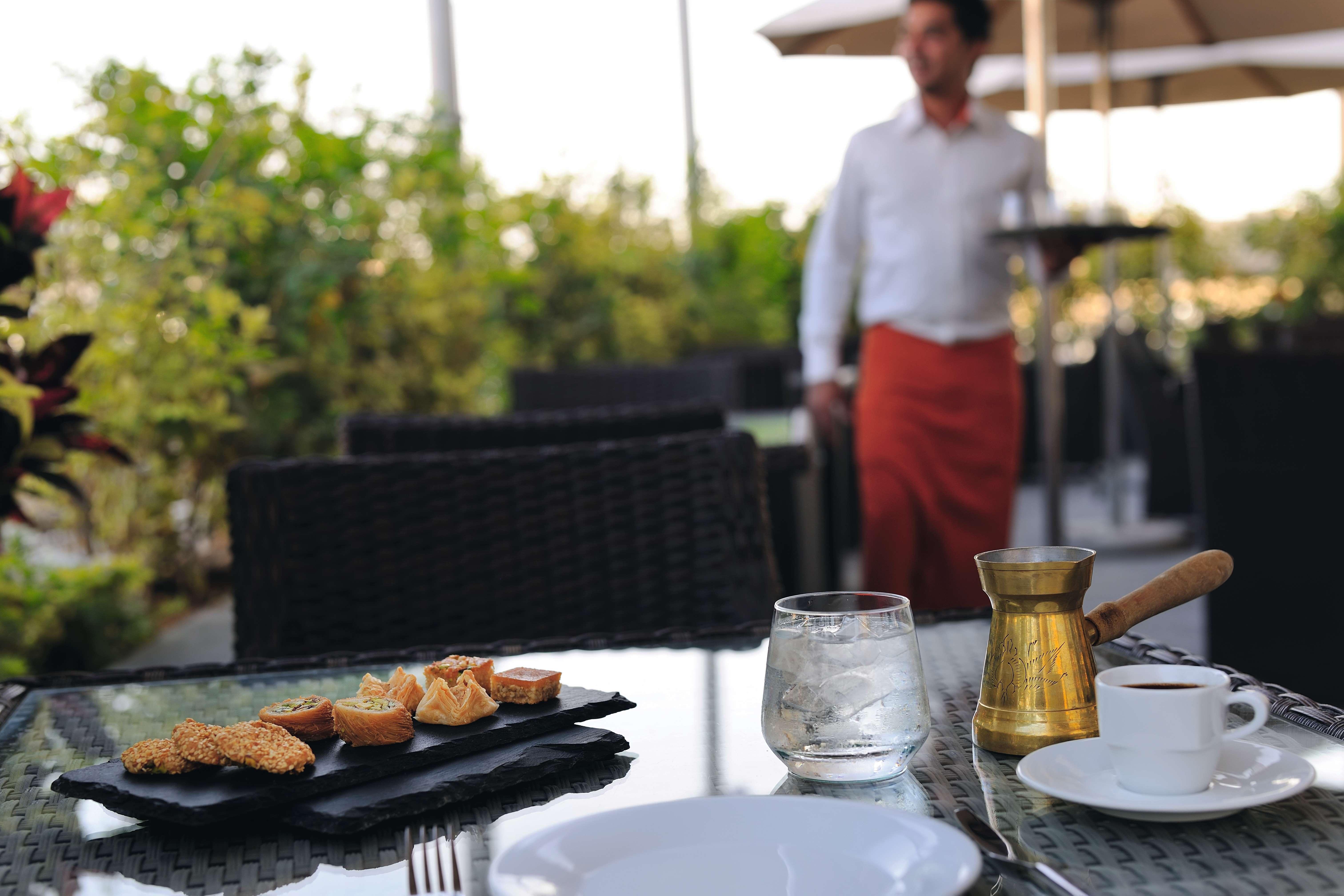 Aparthotel Mövenpick Al Mamzar 5*