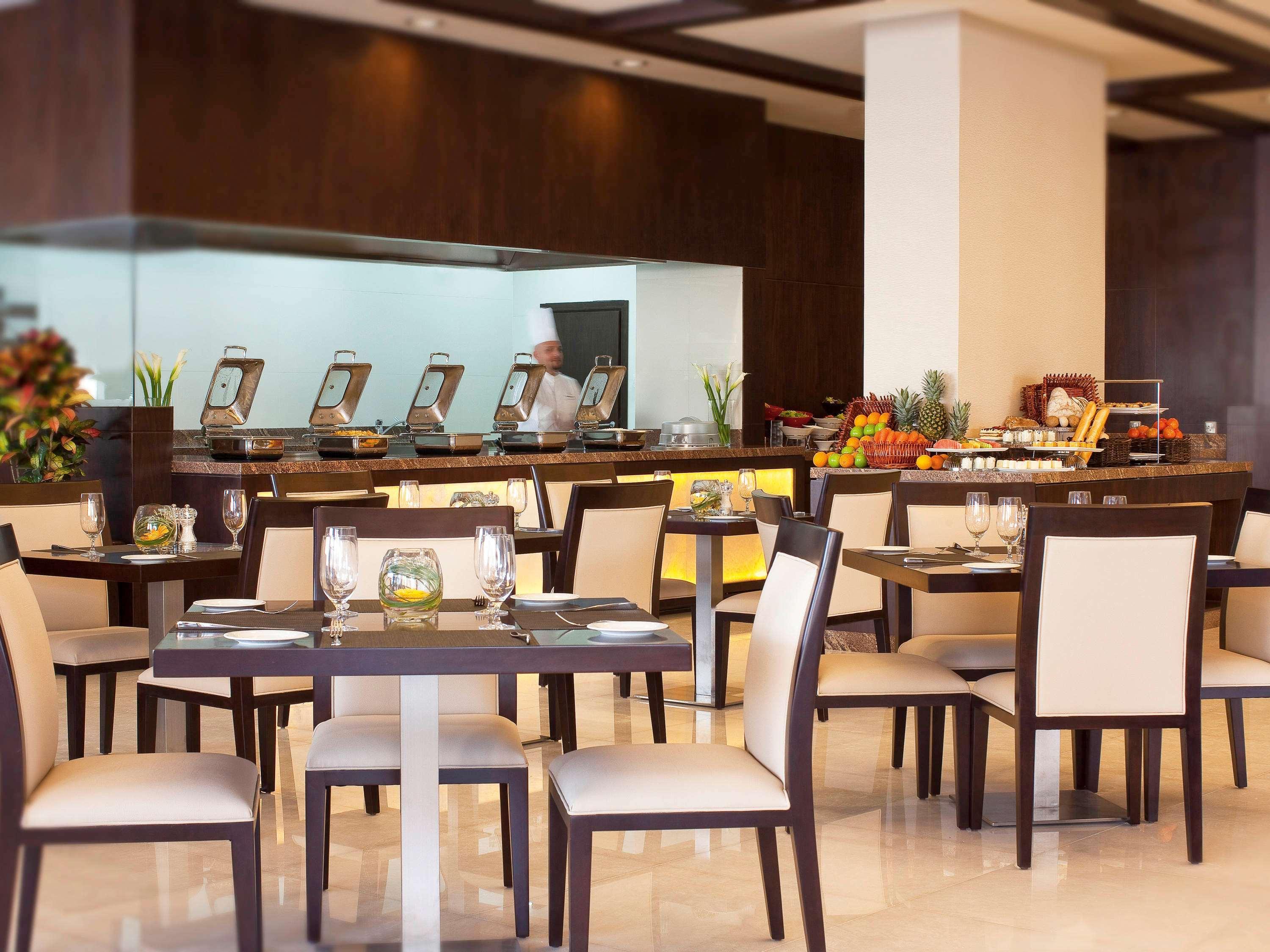 Aparthotel Mövenpick Al Mamzar 5*