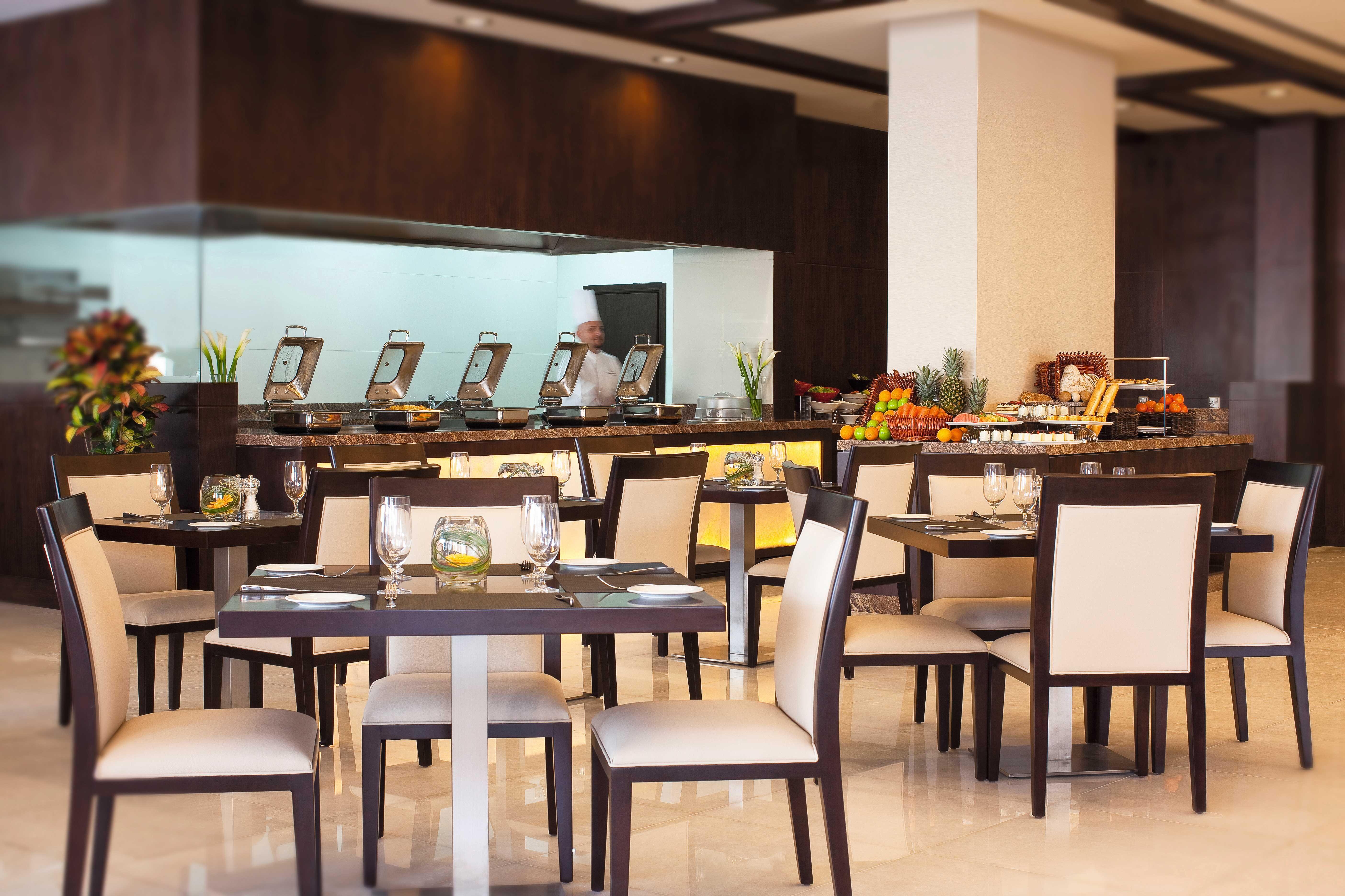 Aparthotel Mövenpick Al Mamzar 5*
