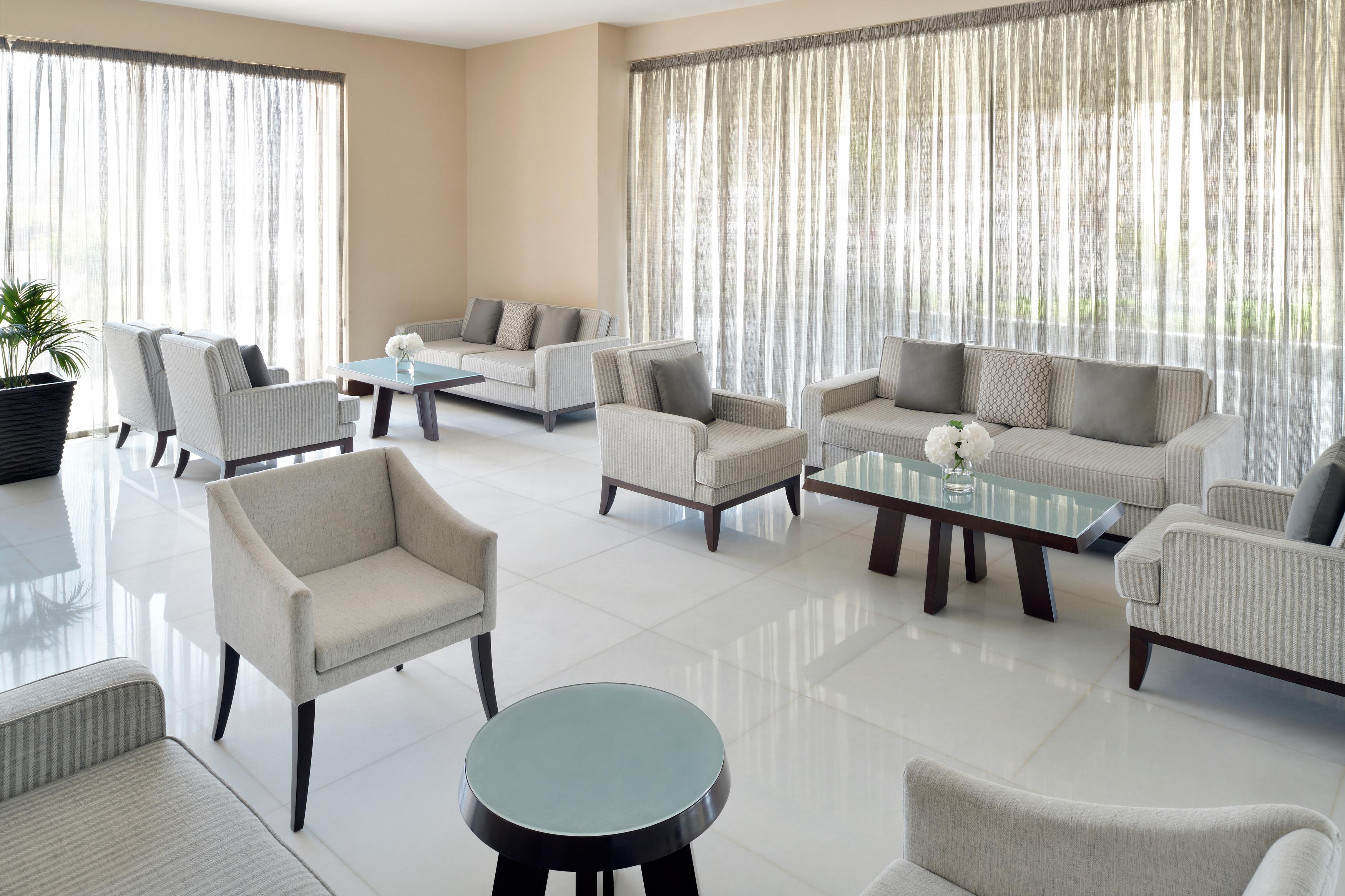 Aparthotel Mövenpick Al Mamzar 5*