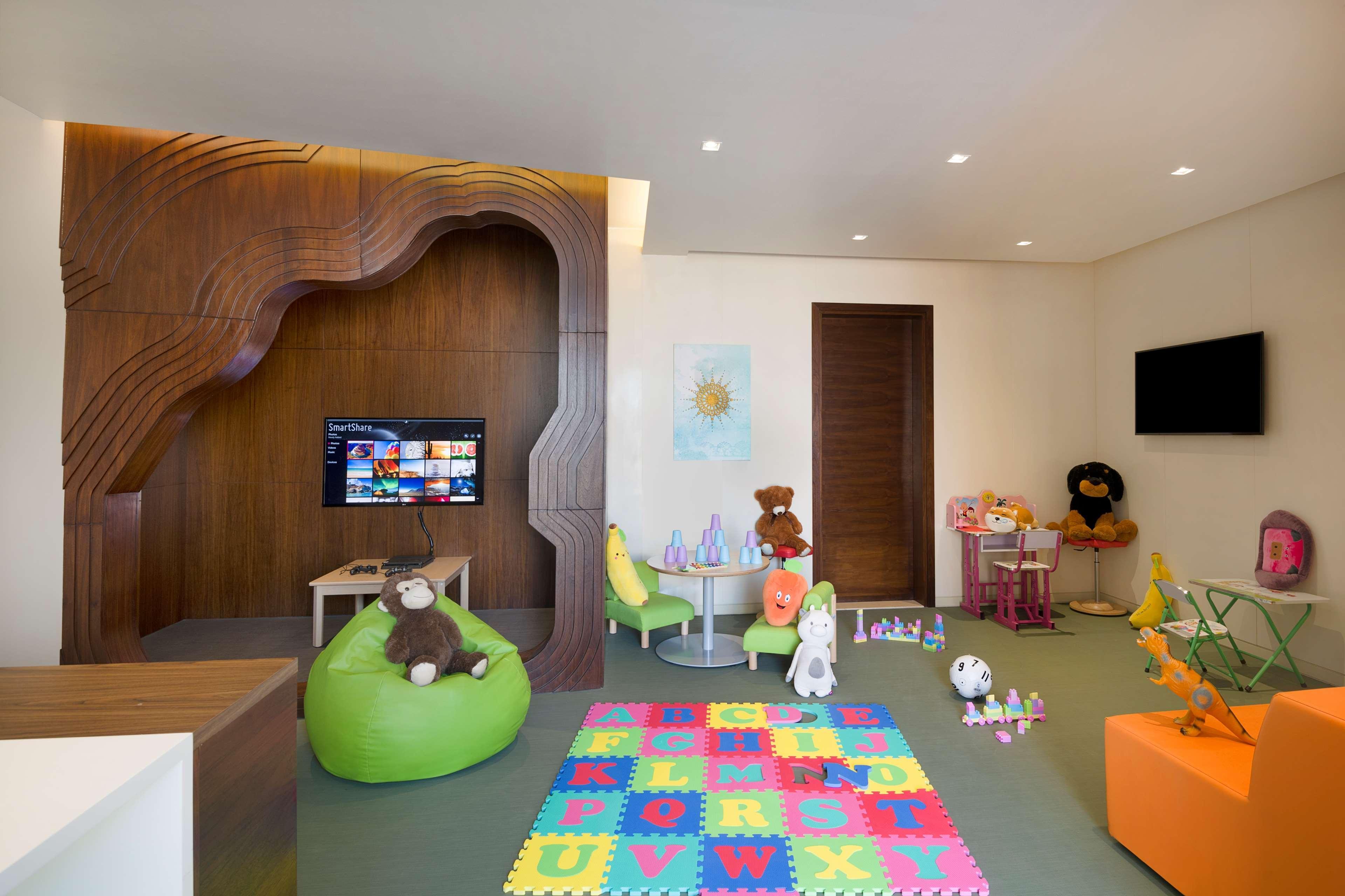 Hyatt Place Wasl District 4* Dubai