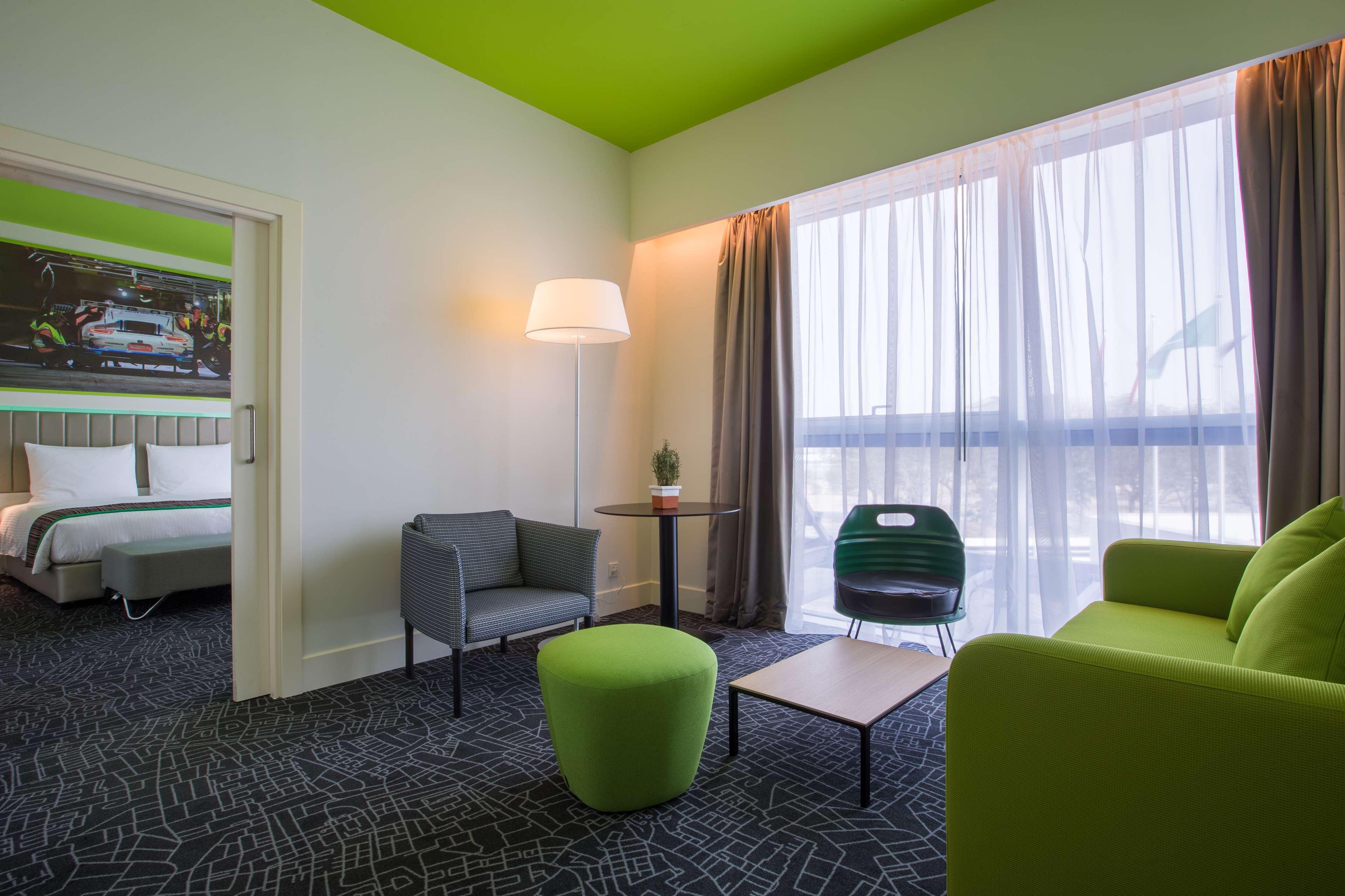 Park By Radisson Motor 4* Dubái
