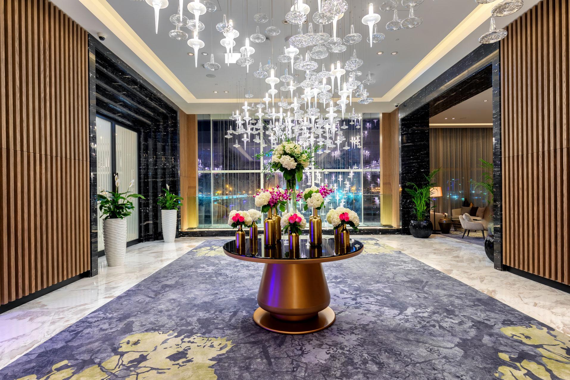 Taj Jumeirah Lakes Towers 5*