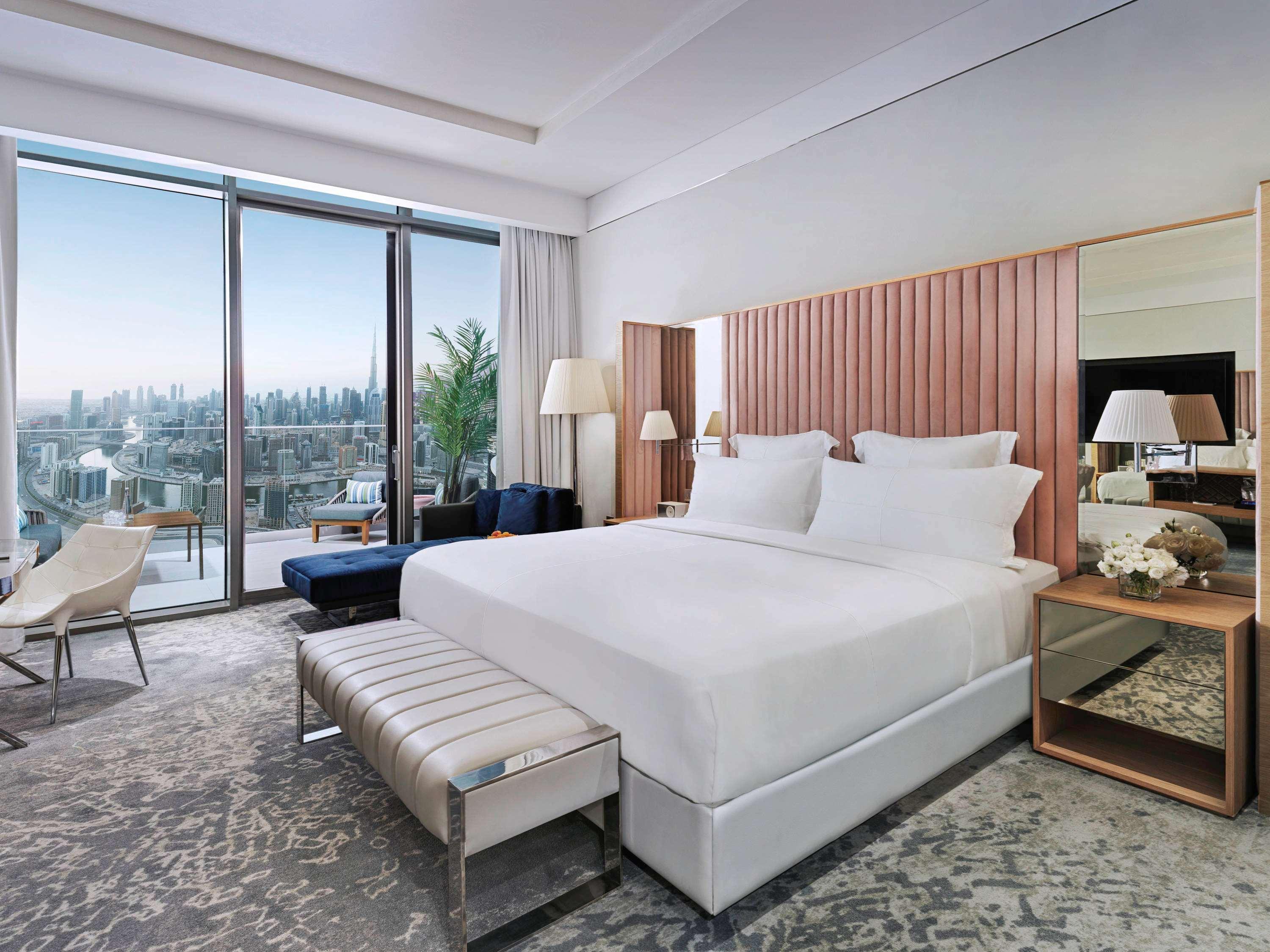 Sls & Residences Hotel