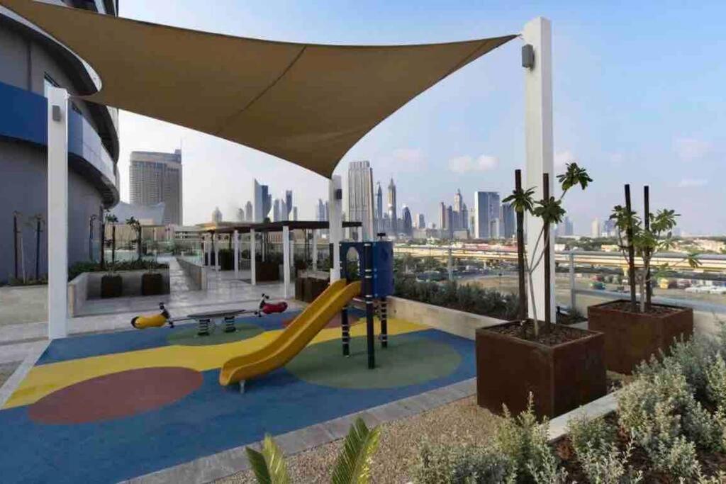 Luxury Living & Fully-furnished 3 Bedroom Next To Mall Apartamento *