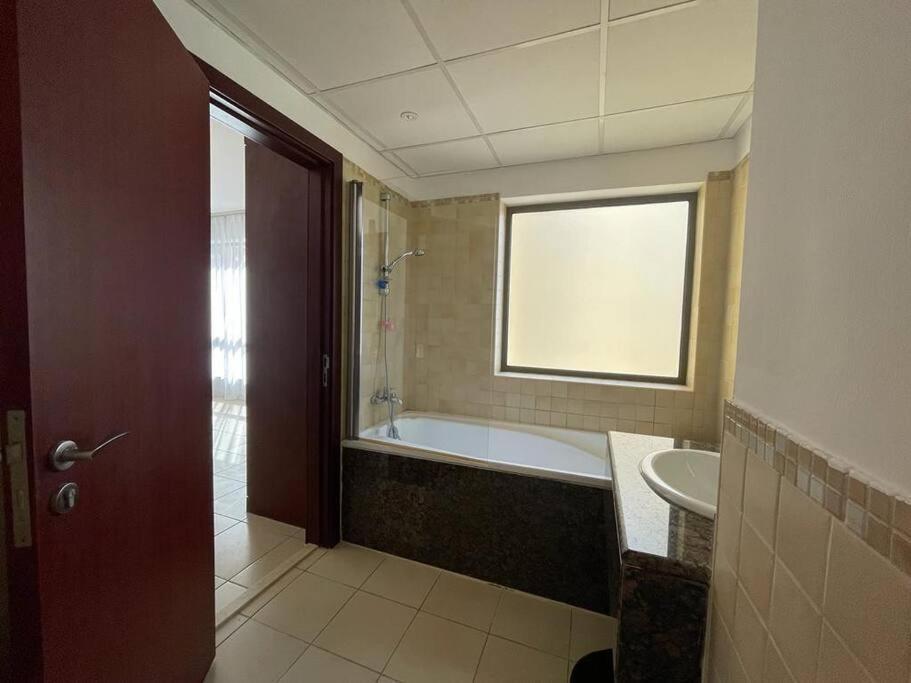 Amazing Marina View 2bhk - Rimal 1 Jbr Apartment