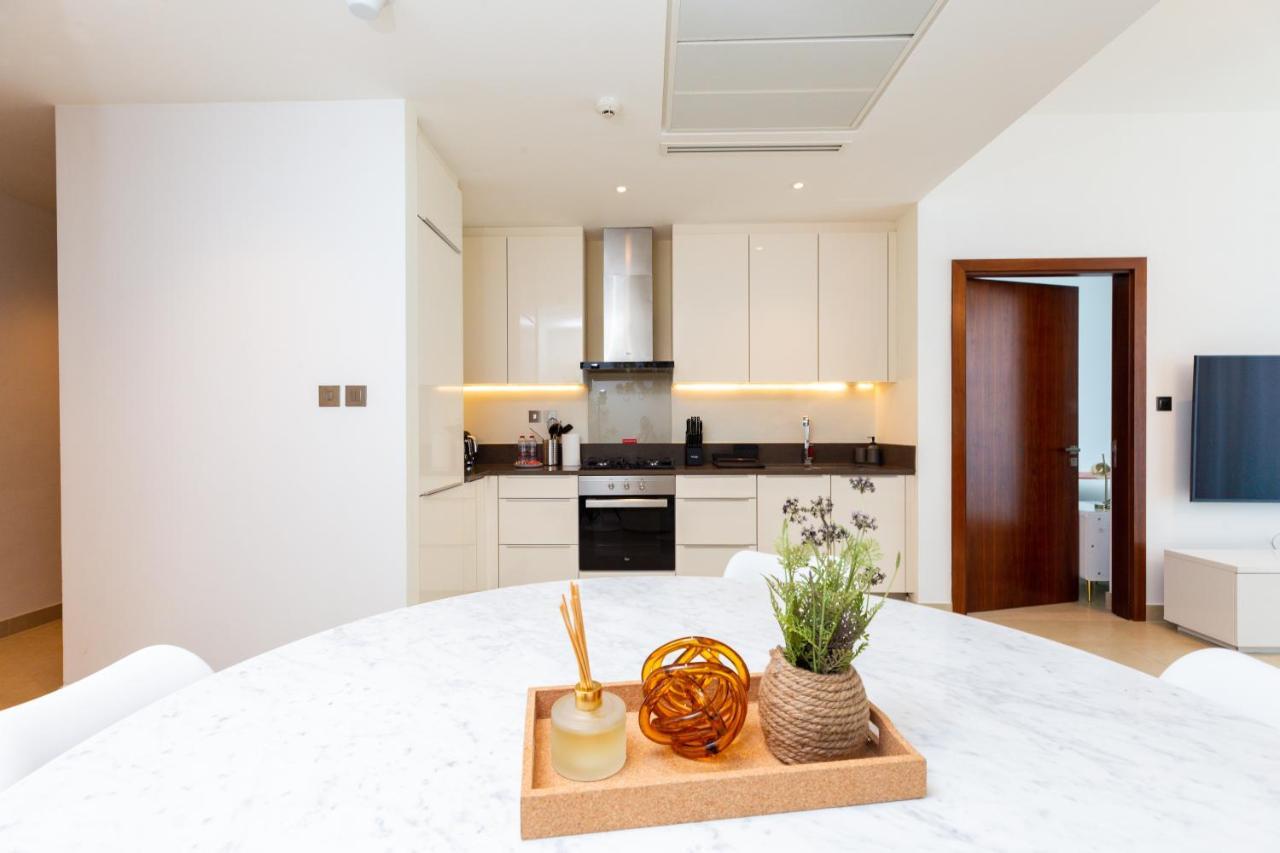 High Floor - Beautiful 1br Marina Gate Apartment *