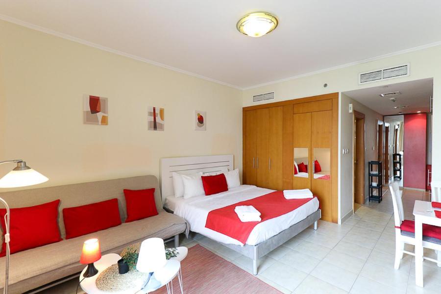 Rh - Beautiful Canal View, Sleek & Spacious Studio, Location *