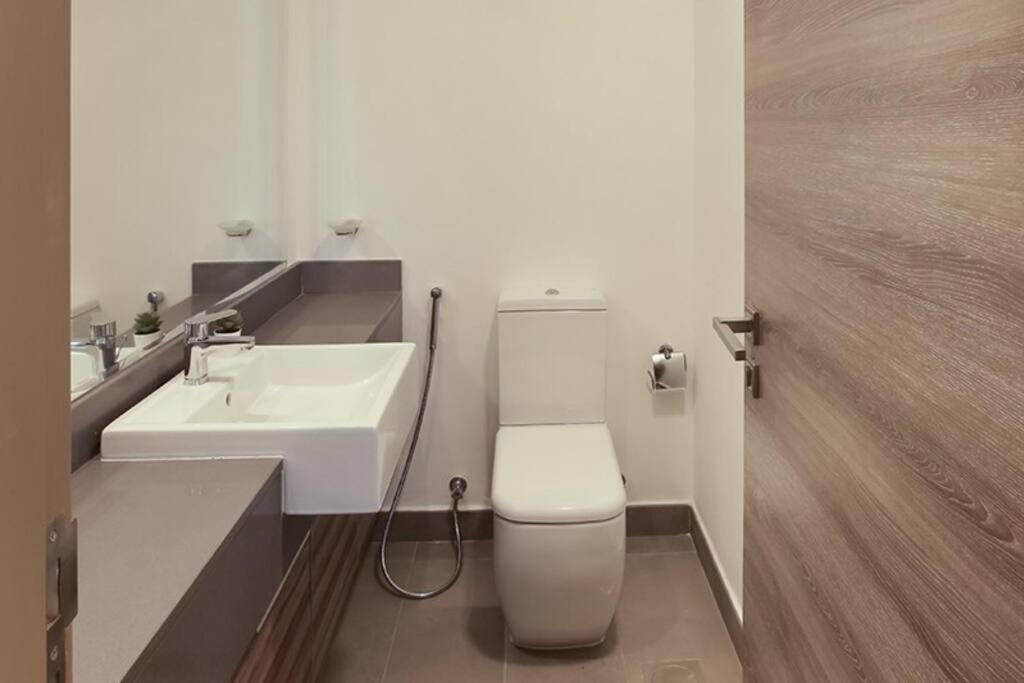 Spacious 1 Bedroom In Jvc - Appartement *