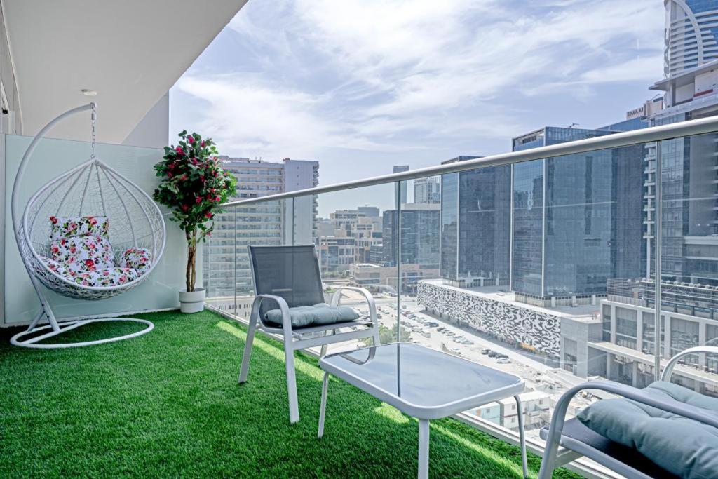 Cozy Brand New 1bd-business Bay- Burj Khalifa View Apartemen Dubai