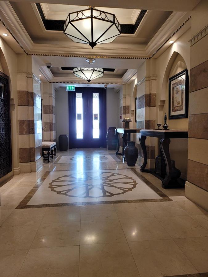 Apartamento Burj Area - 5min Walk - Luxury 2 Bedroom Dubái