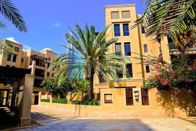 Apartamento Burj Area - 5min Walk - Luxury 2 Bedroom *