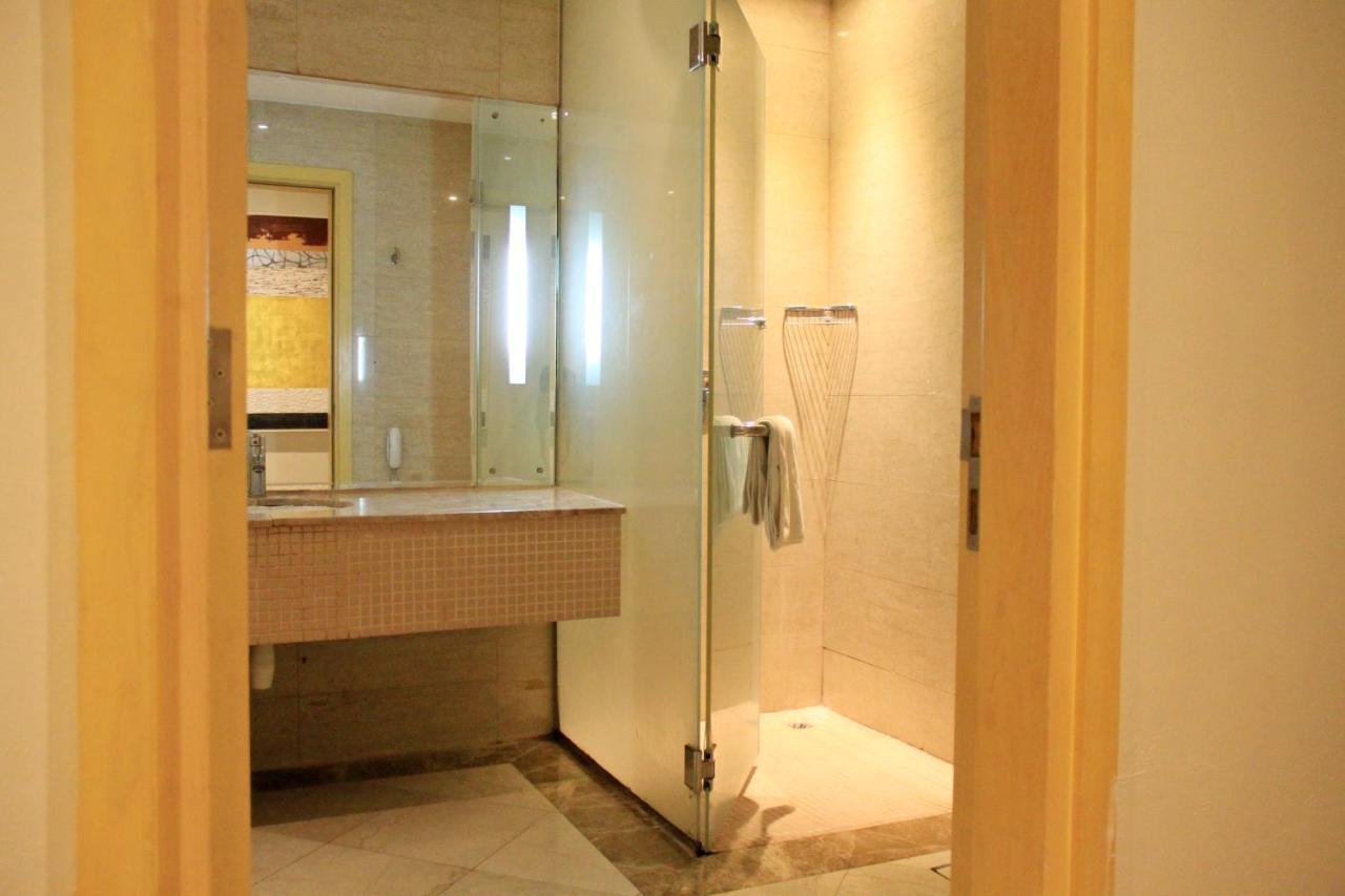 The Leela 4*