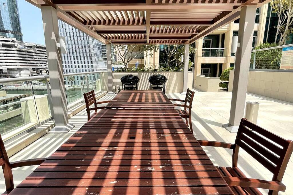Marina, Two Bedrooms With Full Marina View Apartment *