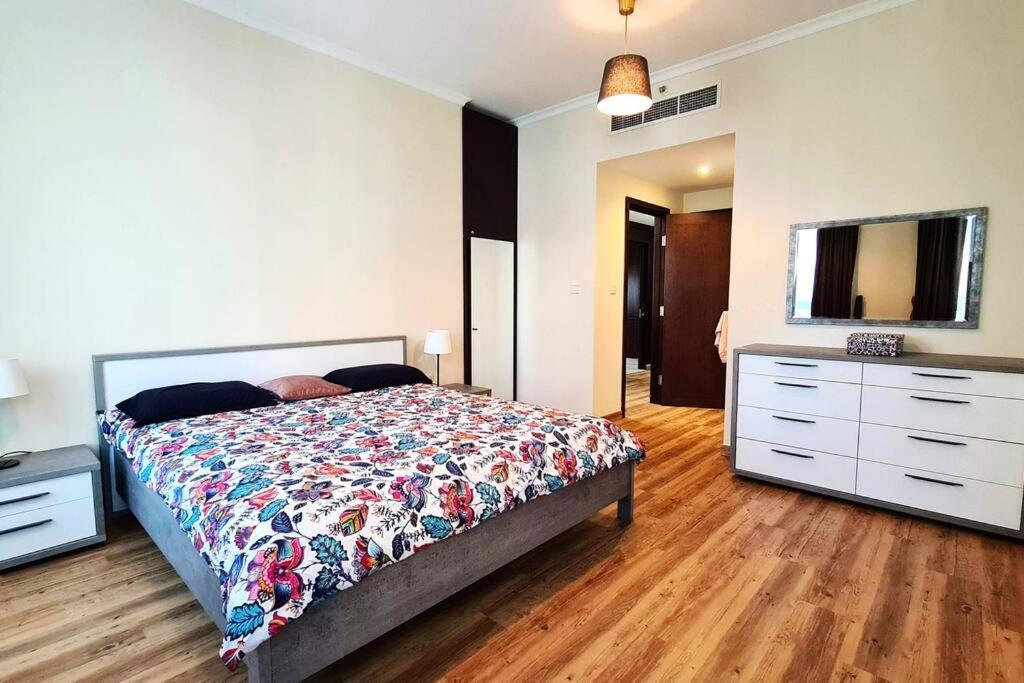 Apartment Lovely And Specious 1 Bedroom In Downtown Dubai