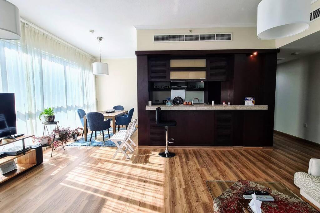 Lovely And Specious 1 Bedroom In Downtown Apartment *