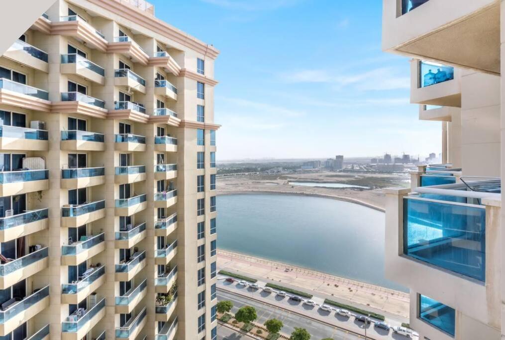 Apartment Unique Studio With Jacuzzi Dubai