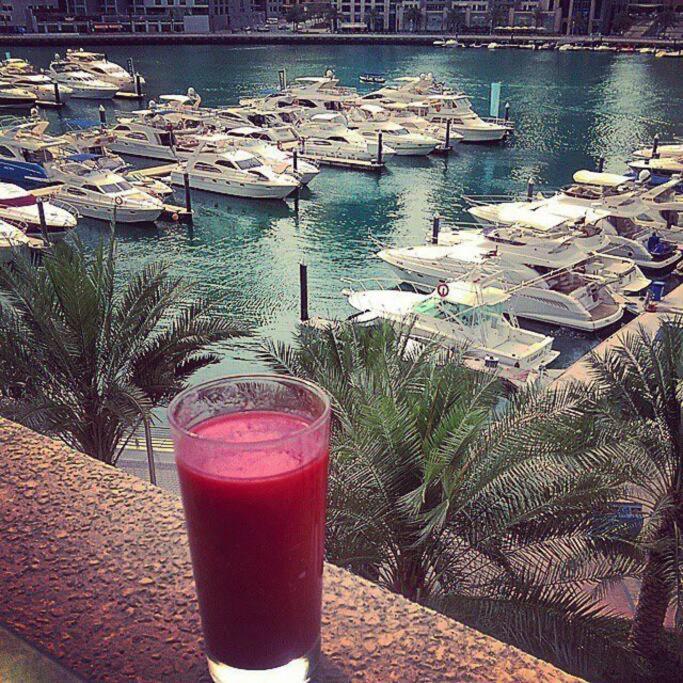 Marina 1 Bedroom Apt. Walking Distance Jbr. Apartemen Dubai