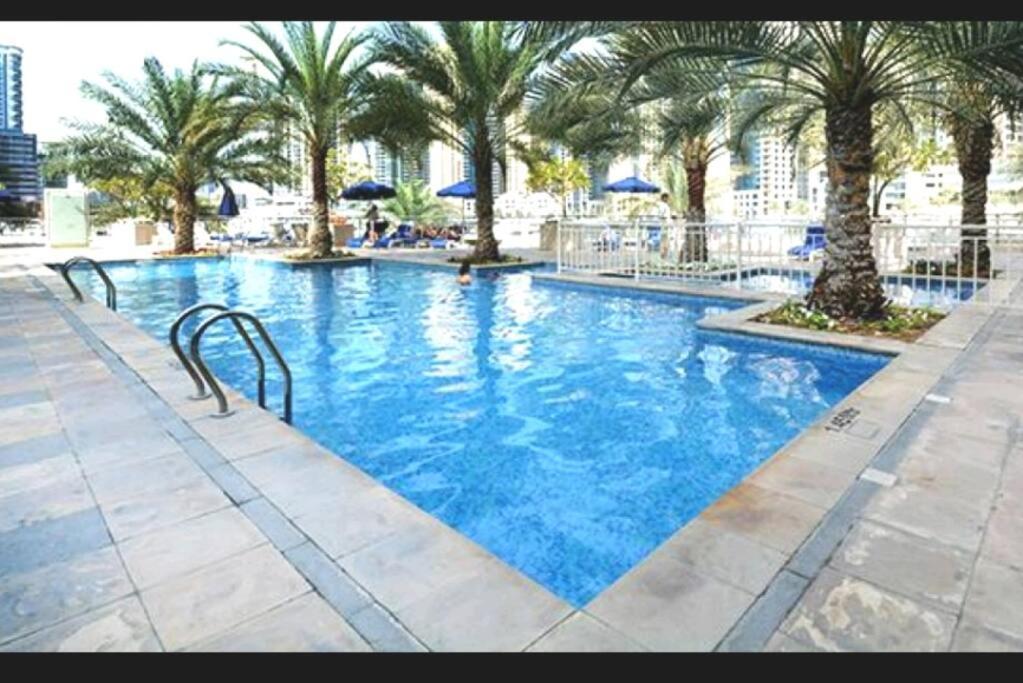 Marina 1 Bedroom Apt. Walking Distance Jbr. Apartemen