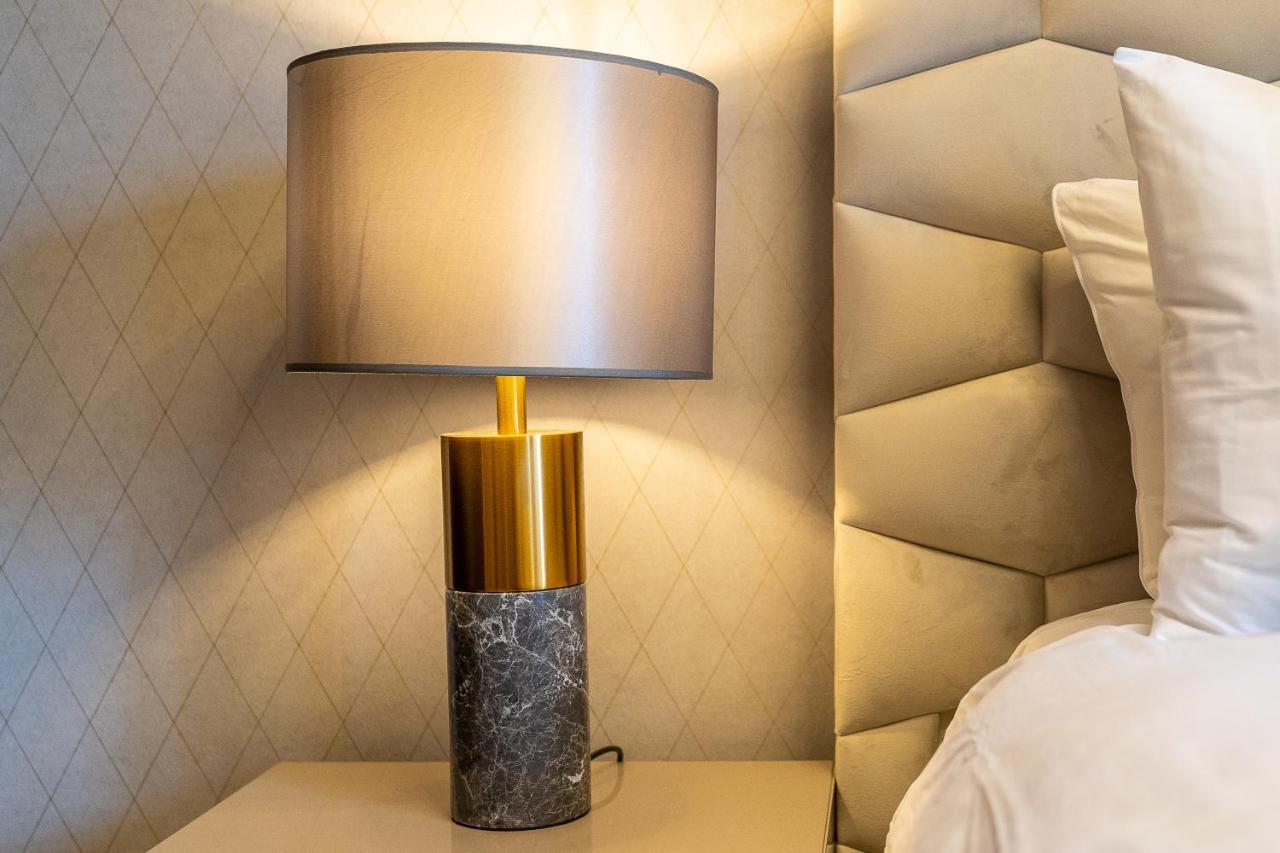 29 Boulevard Contemporary & Spacious Apartment, Burj & Fountain View