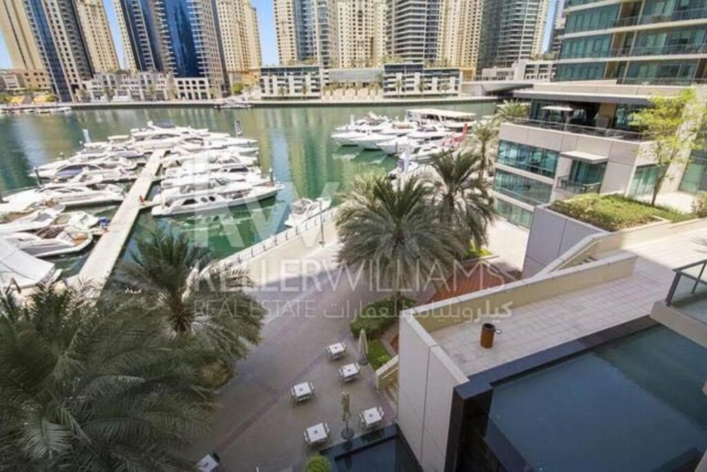 Marina 1 Bedroom Apt. Walking Distance Jbr. Apartemen Dubai