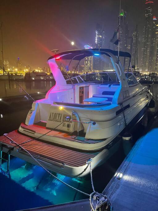 Yacht Boat 2 Beds 1 Bath Eye Marina Jbr Bådhotel Dubai