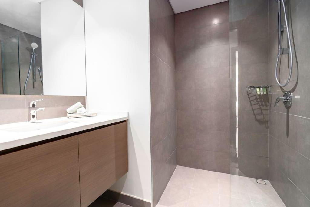 On Off Hh- Creek Harbour-lavish Parisian 2 Br * Dubai