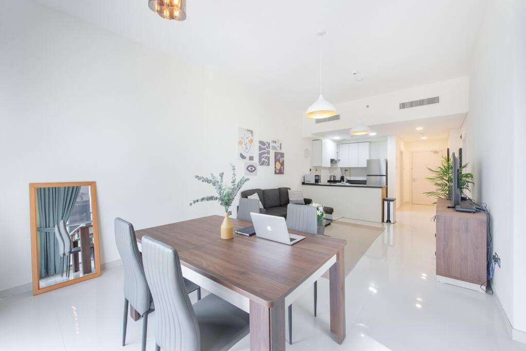 Lovely 1bedroom Damac Hills Surrounded By Dubái