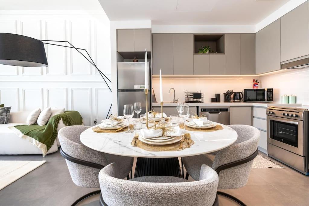 On Off Hh- Creek Harbour-lavish Parisian 2 Br Apartment *
