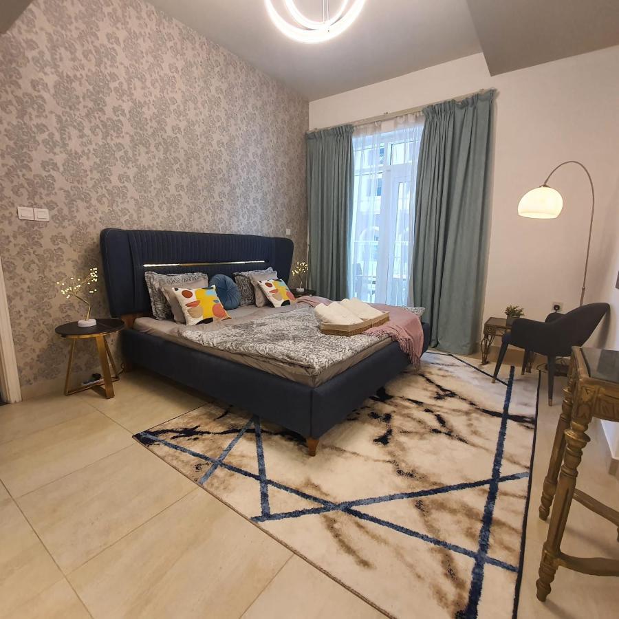 Apartamento Luxury A Short Drive Away From Downtown Dubái